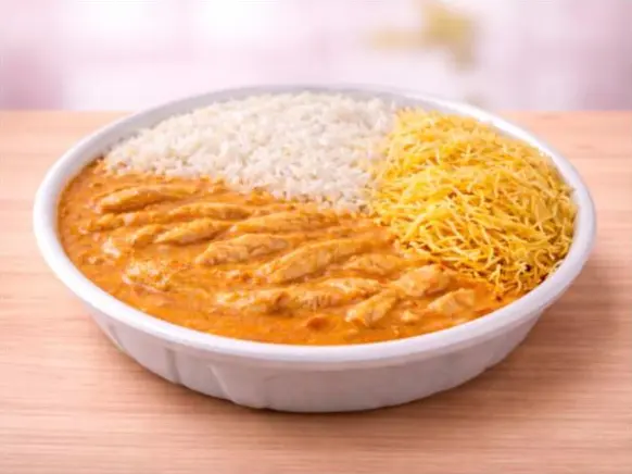 Marmita de strogonoff de frango com arroz e batata palha do Sr Tomate